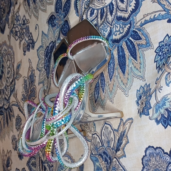 Steve Madden Uplift Rainbow Rhinestone highlace up Silver Heel New SZ 9, 9.5M - Picture 7 of 13